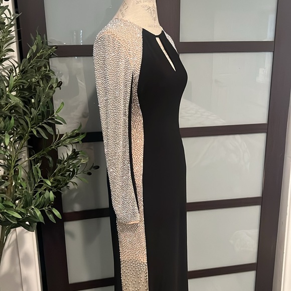 💥SOLD💥Aqua Beaded Gown - Picture 4 of 7